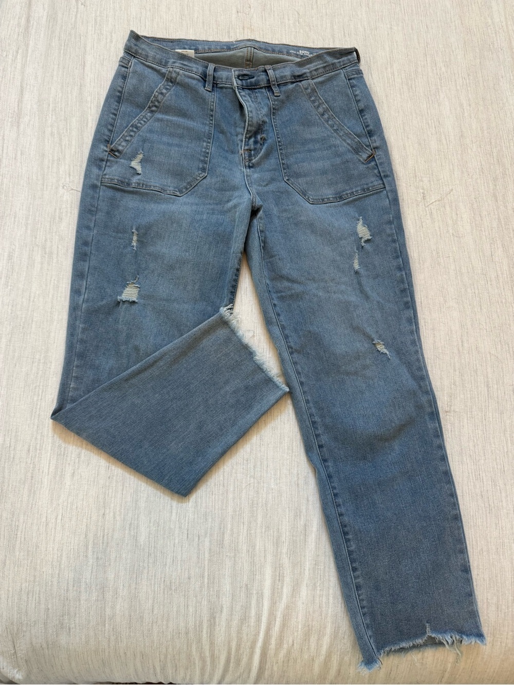 Distressed Ankle Crop Jeans in Medium Blue